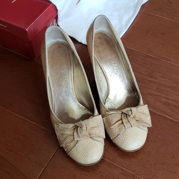 Ferragamo Bow Heels - Picture 3 of 7